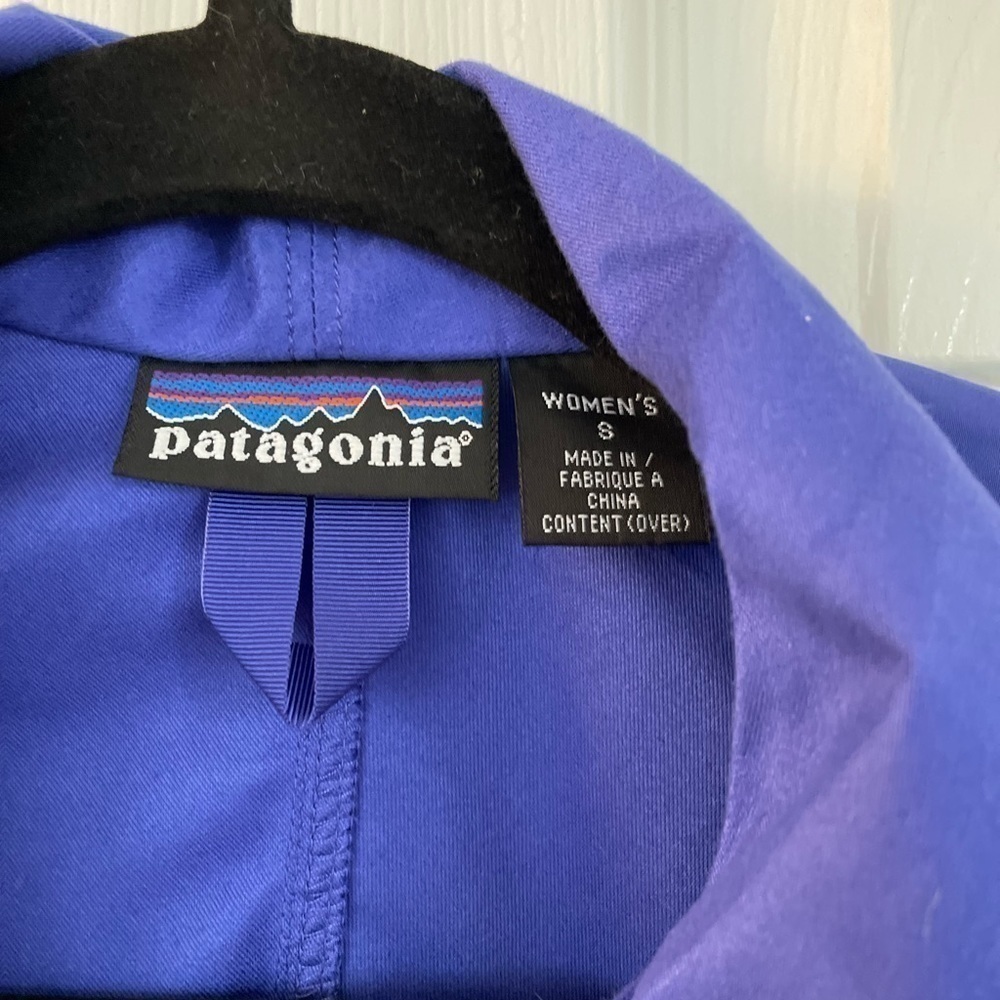 Patagonia womens in lovely periwinkle blue 2 tone soft shell jacket- size: Small - Picture 3 of 9